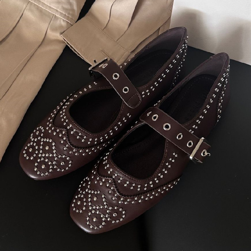 レトロリベットバックルデザインフラットシューズ レディース  - Women Shoes Brand のレビューと価格