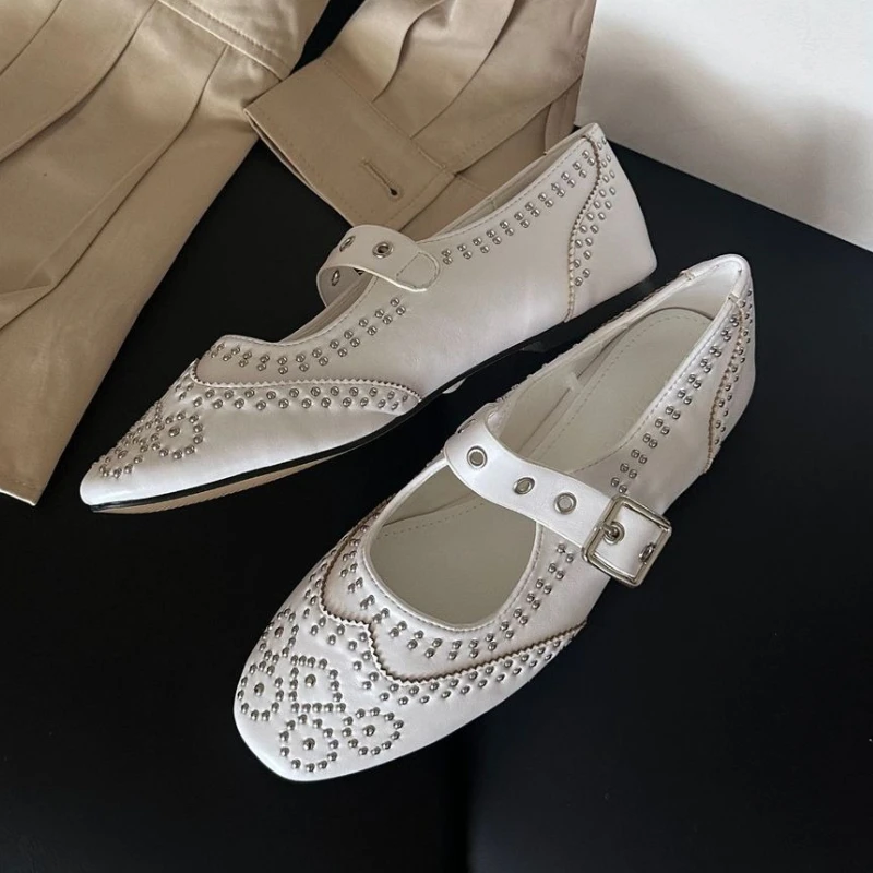 レトロリベットバックルデザインフラットシューズ レディース  - Women Shoes Brand のレビューと価格