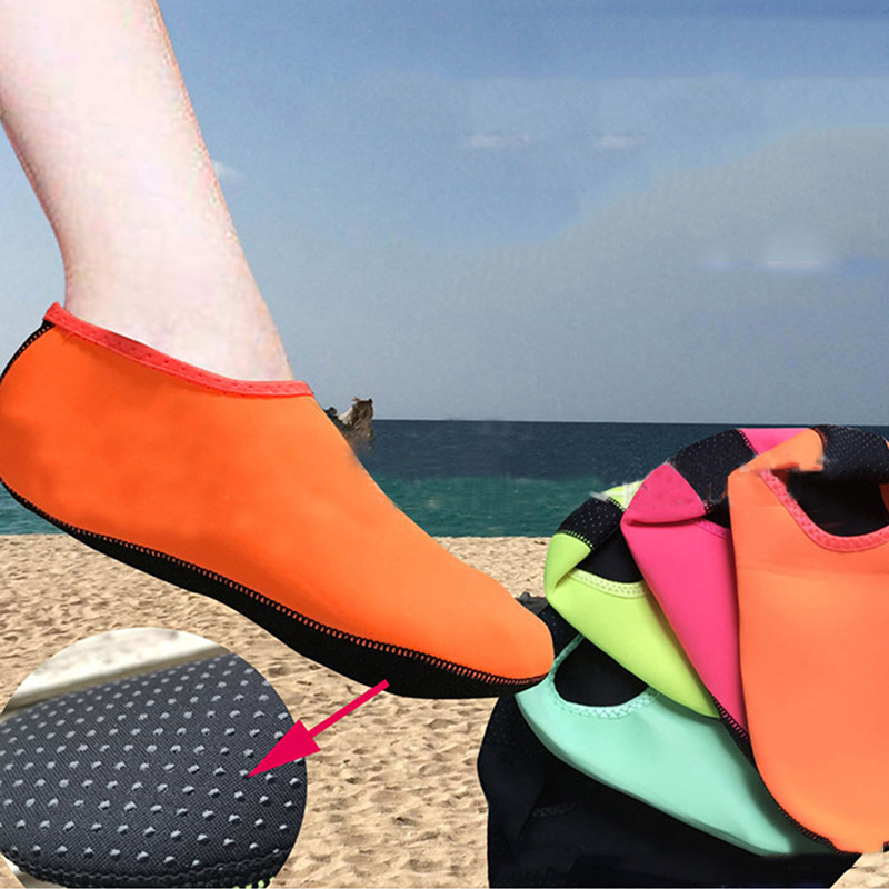 夏の屋外ビーチシューズと靴下女性水泳ノンスリップソフト底速乾 - Women'S Shoes Volleyball のレビューと価格