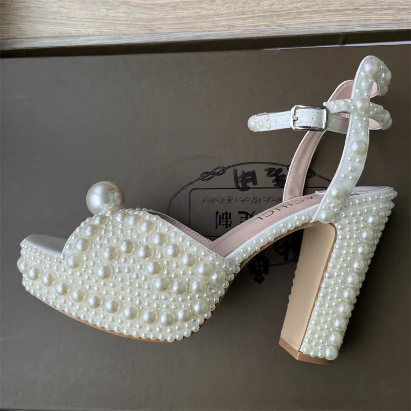 高級ブランドの女性の靴完全手作りパール厚いヒールサンダル結婚 - Women Shoes Waterproof のレビューと価格